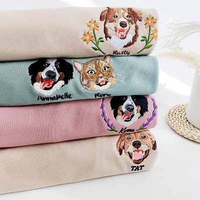 Embroidered Pet Face and Name Wreath Sweatshirt Christmas Gift For Pet Lovers
